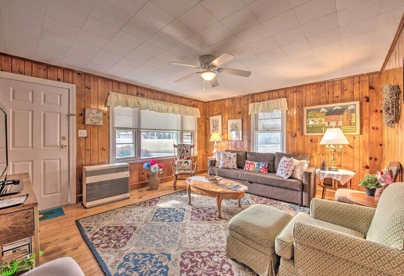 Quaint & Scenic Country Cottage, 3 Mi To New River