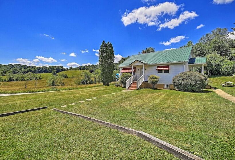 Quaint & Scenic Country Cottage, 3 Mi To New River