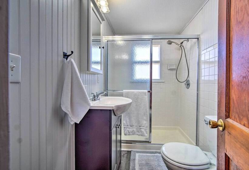 Quiet Family Home   12 Miles To Pomona State Park!