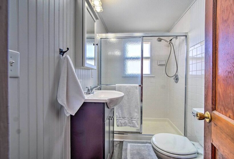 Quiet Family Home   12 Miles To Pomona State Park!