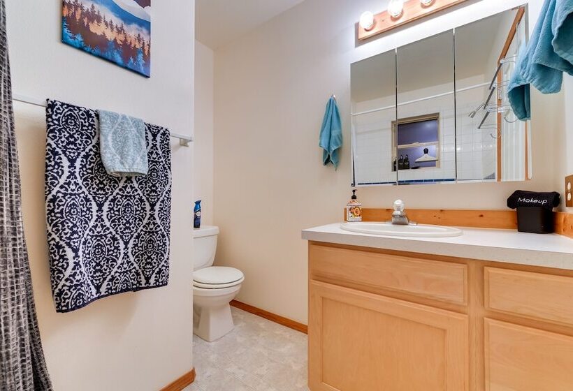 Quiet Island Park Family Home Near Yellowstone!