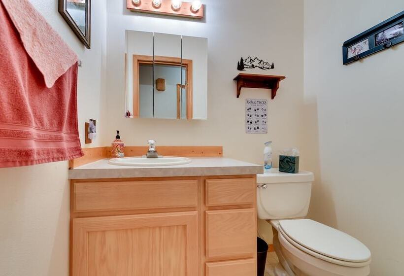 Quiet Island Park Family Home Near Yellowstone!