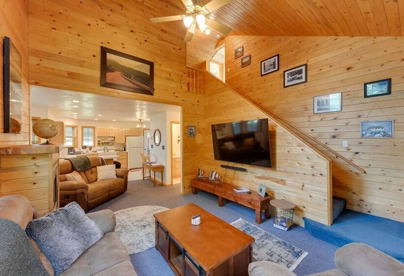 Quiet Island Park Family Home Near Yellowstone!