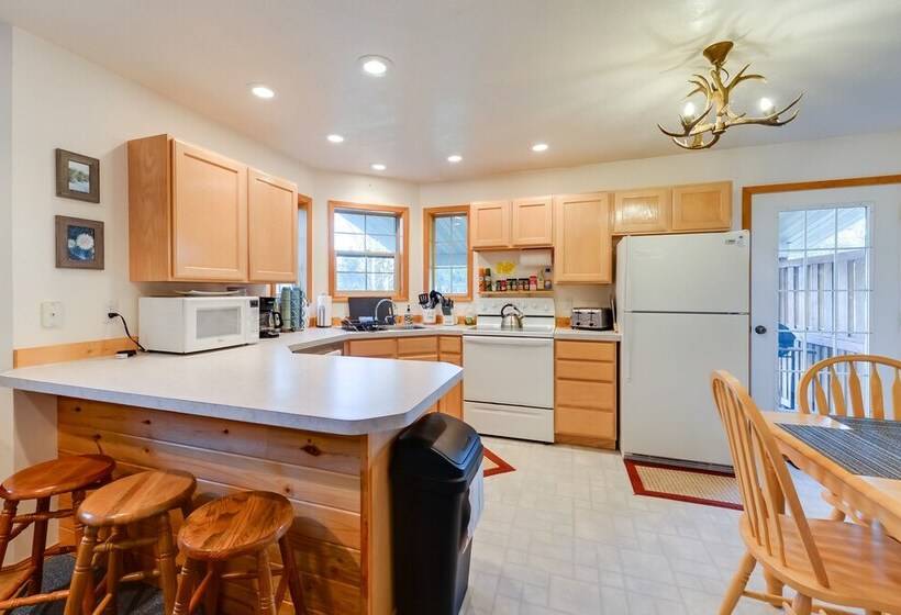 Quiet Island Park Family Home Near Yellowstone!