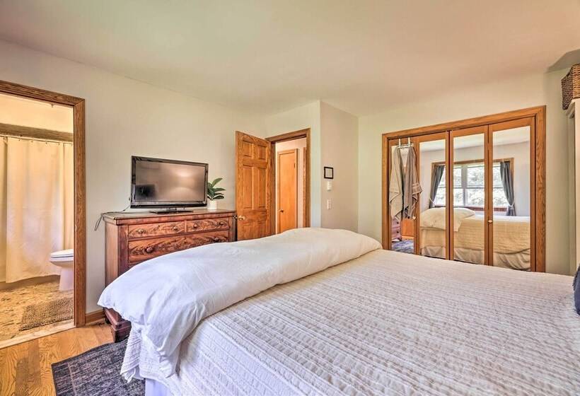 Quiet Long Pond Home On 1 Acre W/ Deck & Patio!