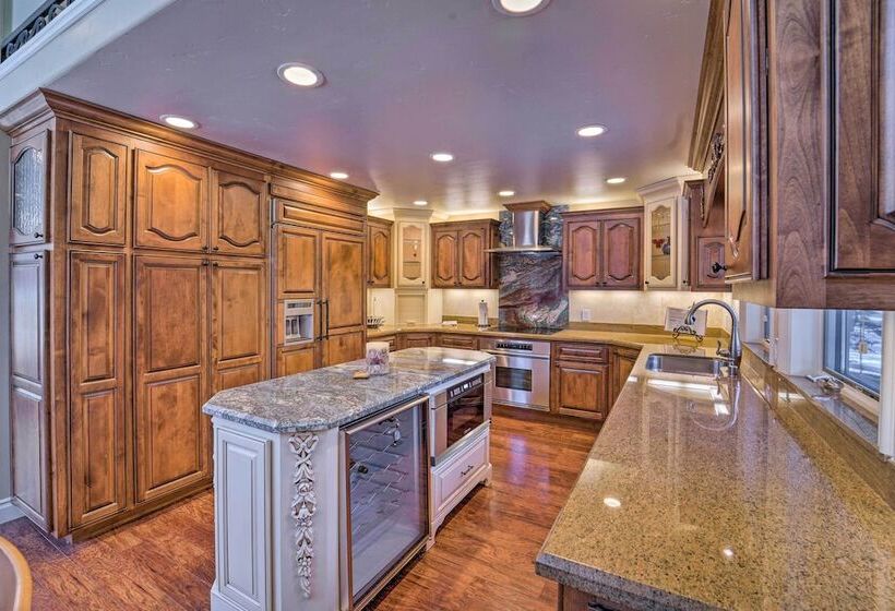 Tahoe Donner Area Home With Private Hot Tub!