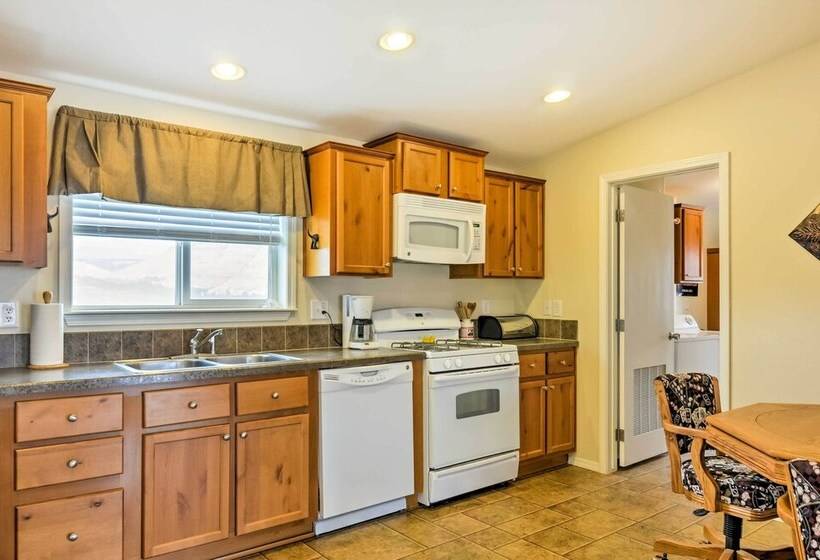 Ranch House In Boulder! Gateway To Nearby Parks!