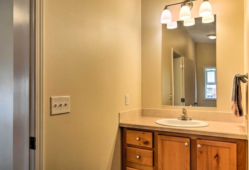 Ranch House In Boulder! Gateway To Nearby Parks!