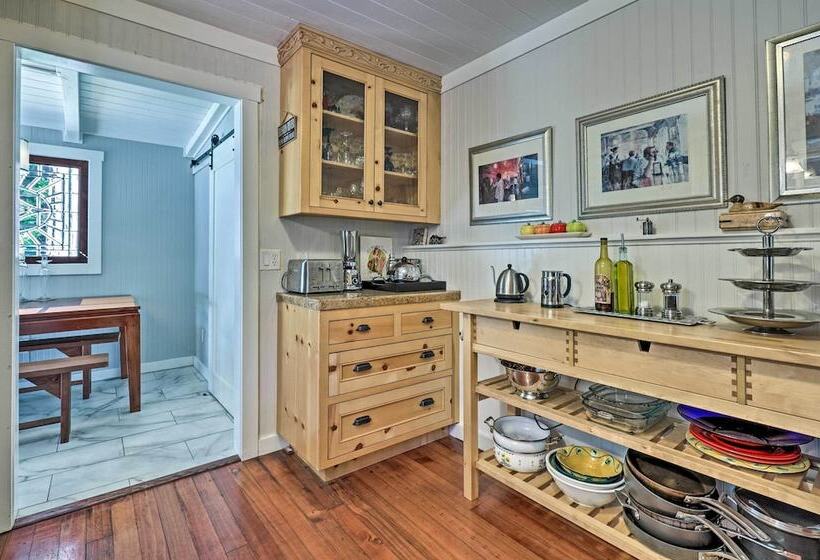 Redwoods Cabin W/ Hot Tub: Walk To Russian River!