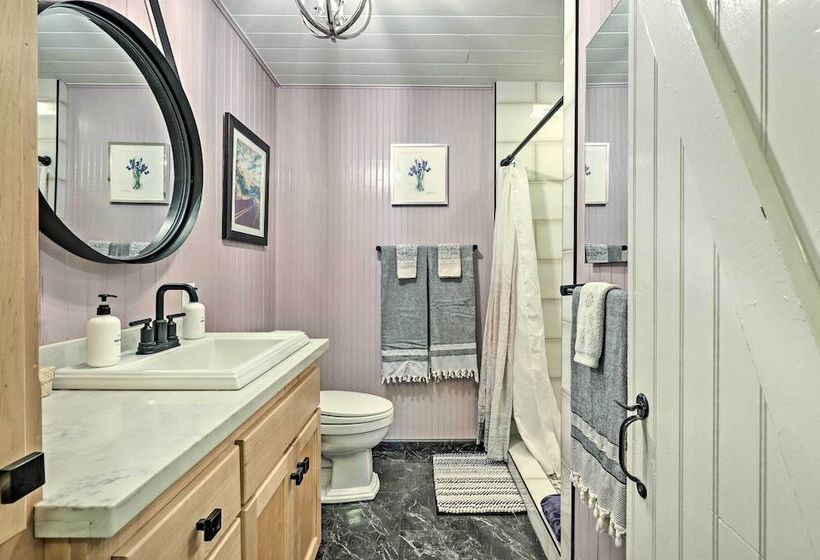 Redwoods Cabin W/ Hot Tub: Walk To Russian River!