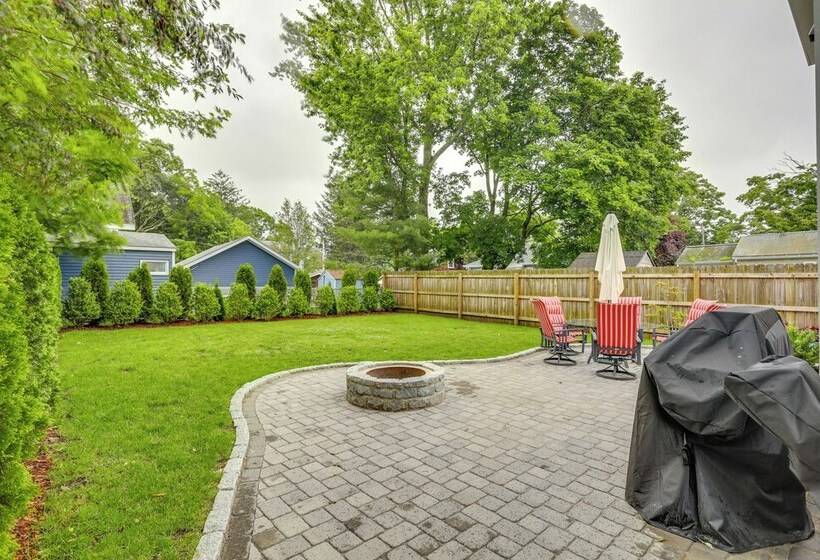 Renovated Barrington Cottage W/ Beach Access!