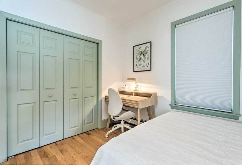 Renovated Barrington Cottage W/ Beach Access!