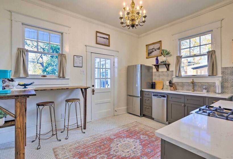 Renovated Historic Home W/ Yard: 2 Mi To Dtwn