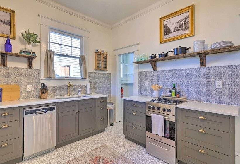 Renovated Historic Home W/ Yard: 2 Mi To Dtwn