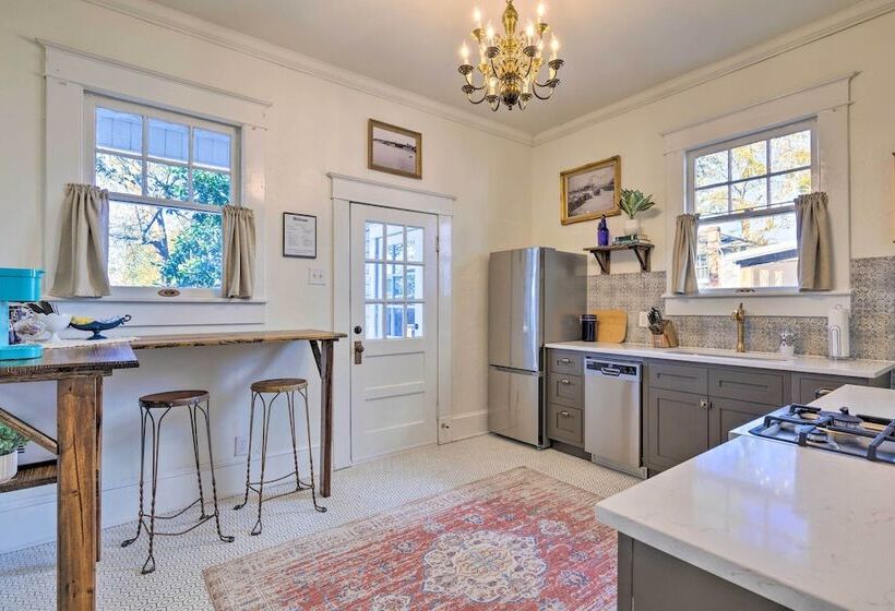 Renovated Historic Home W/ Yard: 2 Mi To Dtwn