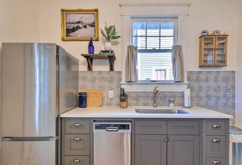 Renovated Historic Home W/ Yard: 2 Mi To Dtwn