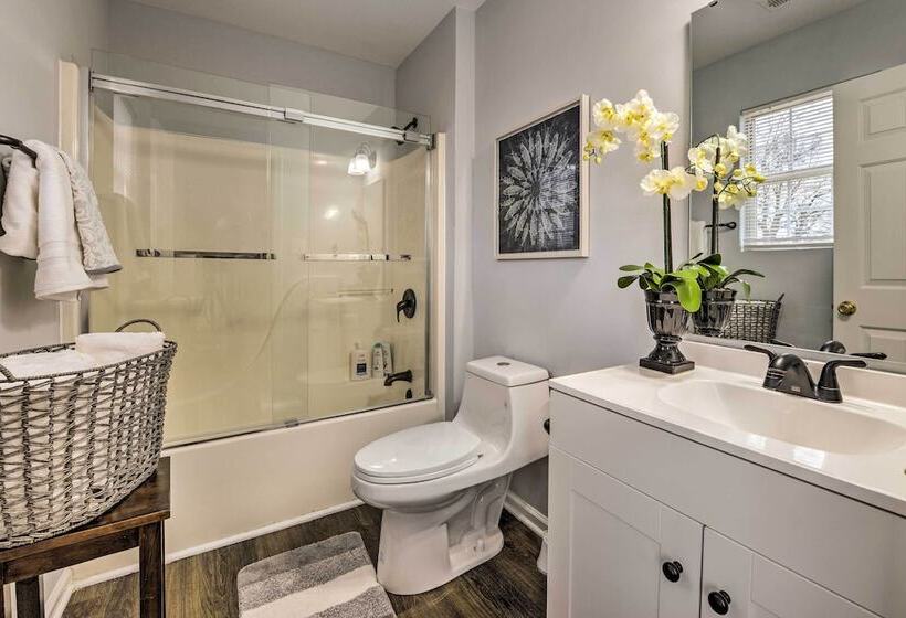 Renovated Raleigh Home 1/2 Mi To Downtown!