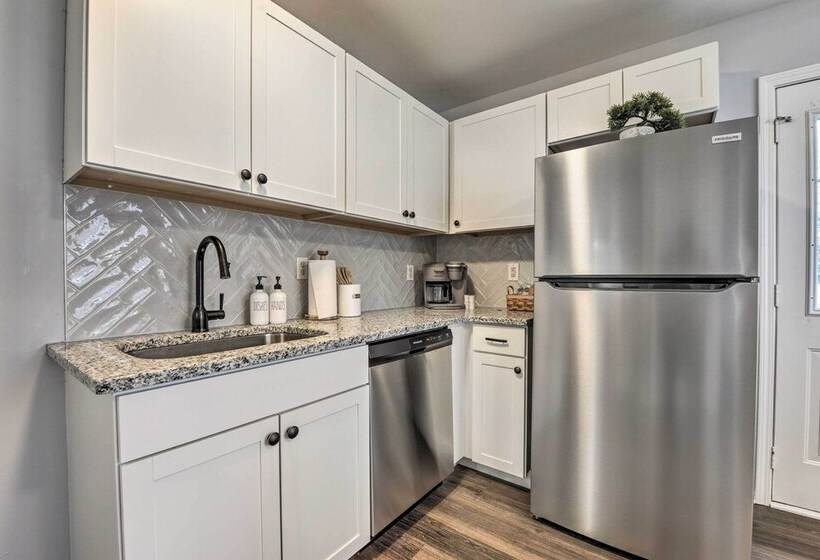 Renovated Raleigh Home 1/2 Mi To Downtown!