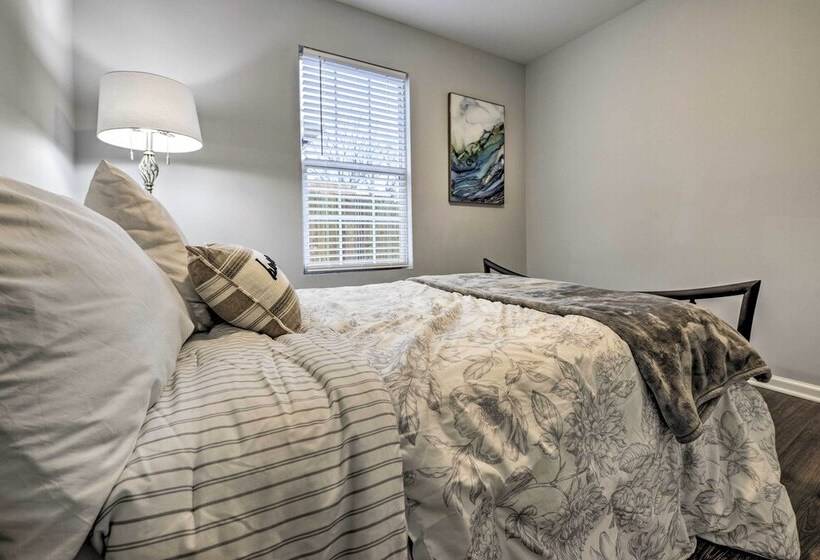 Renovated Raleigh Home 1/2 Mi To Downtown!