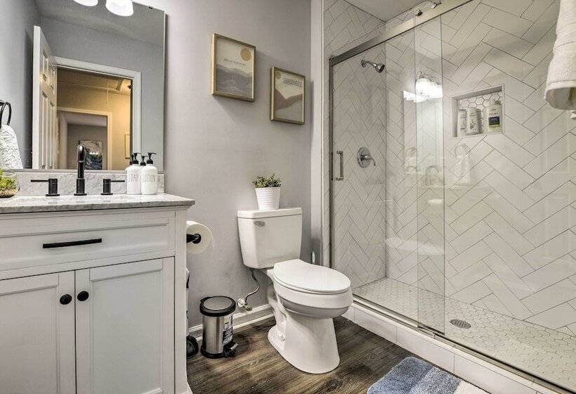 Renovated Raleigh Home 1/2 Mi To Downtown!