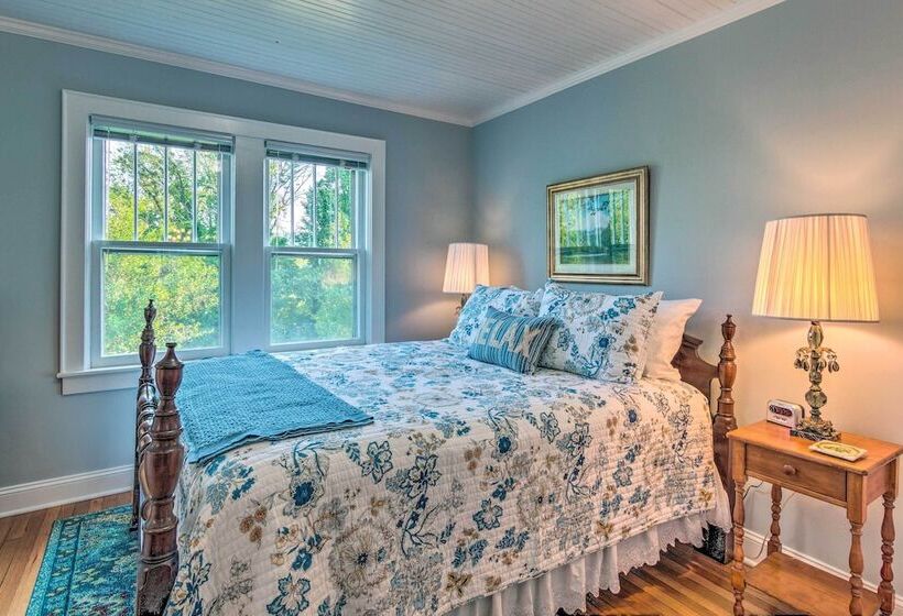 Restored Mars Hill Home On 1 Acre: Walk To Town!