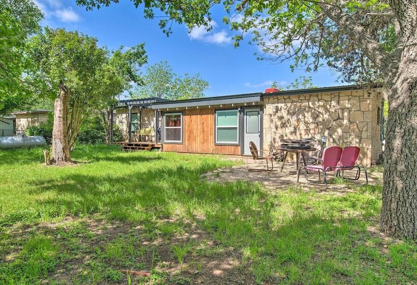 Retro Updated Blanco Abode   Steps To Main Street!