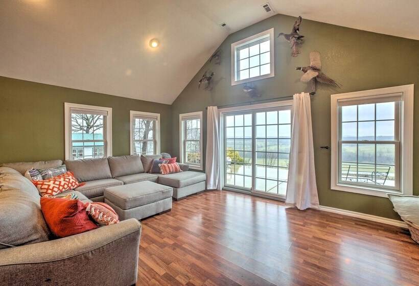 Riverfront Arkansas Retreat Near Fishing & Hiking!