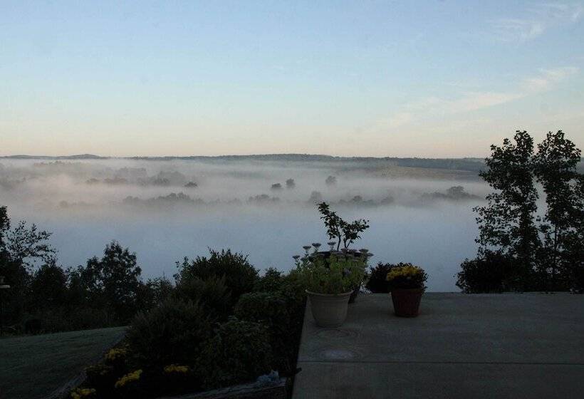 Riverfront Arkansas Retreat Near Fishing & Hiking!