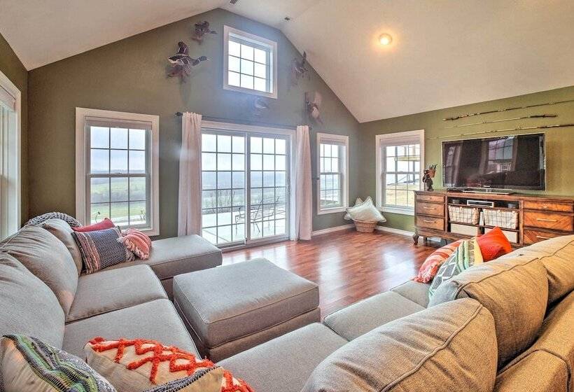 Riverfront Arkansas Retreat Near Fishing & Hiking!