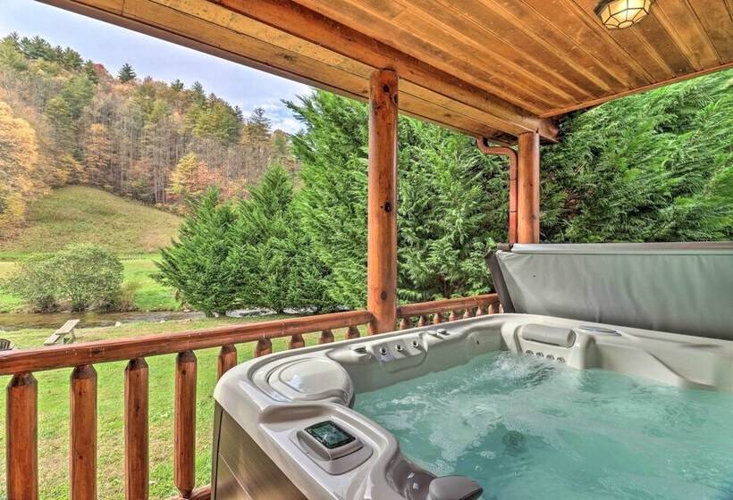 Riverfront Hideaway W/ Mtn Views In Marshall!