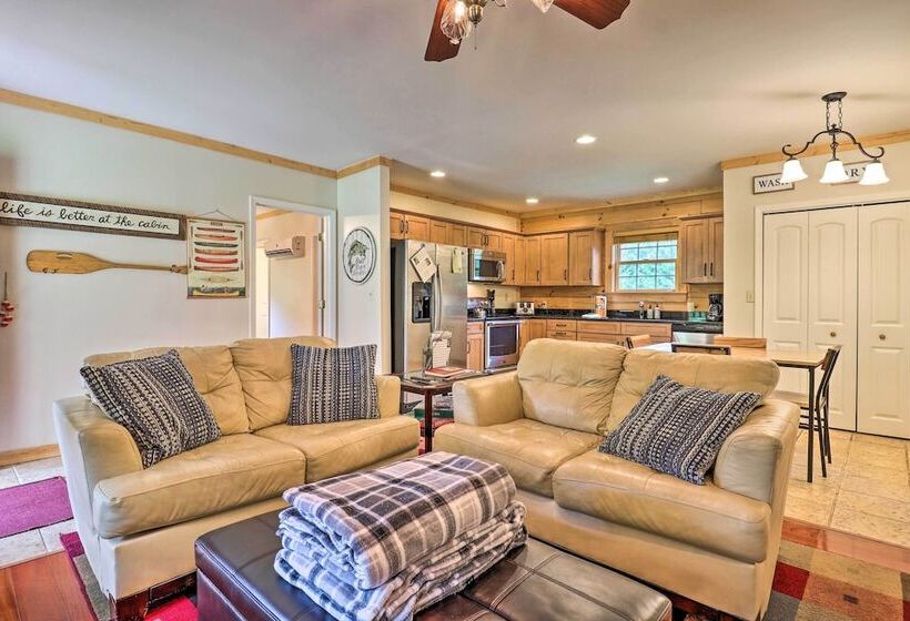 Riverfront Hideaway W/ Mtn Views In Marshall!