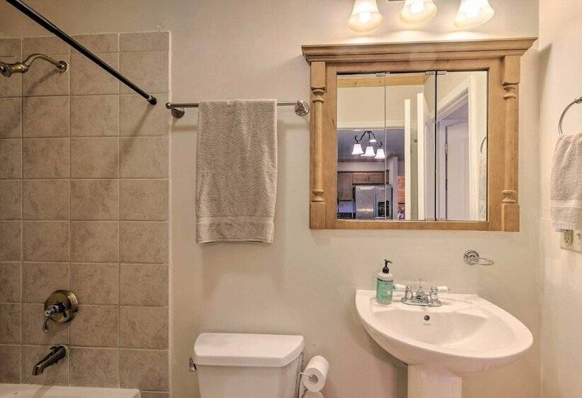 Riverfront Hideaway W/ Mtn Views In Marshall!