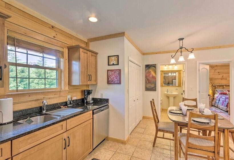 Riverfront Hideaway W/ Mtn Views In Marshall!