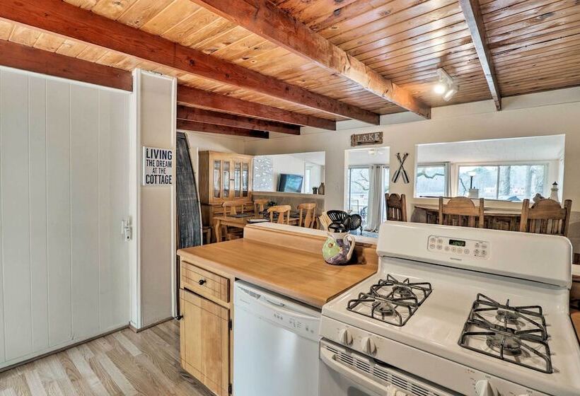 Riverfront Deck + Fire Pit: Hot Springs Retreat!