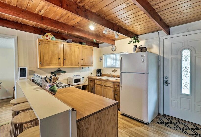 Riverfront Deck + Fire Pit: Hot Springs Retreat!