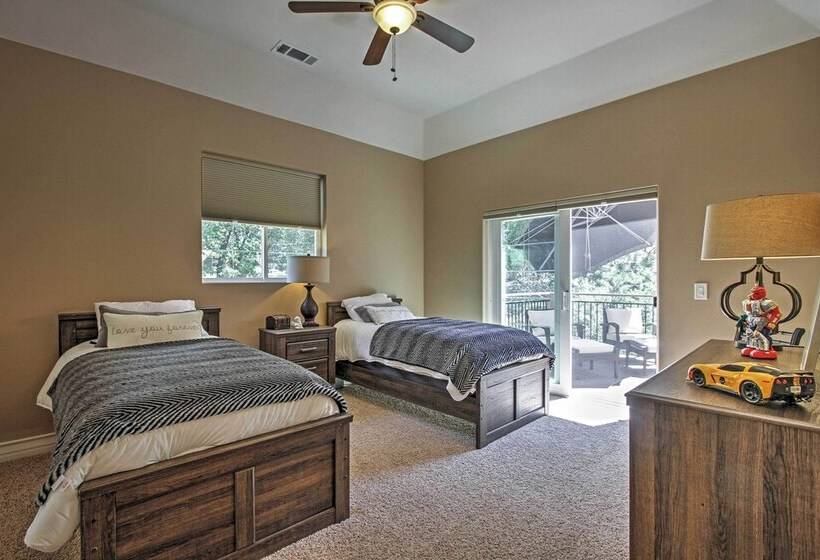 Roomy Home W/ Deck, 5 Mi To Lake Arrowhead Village