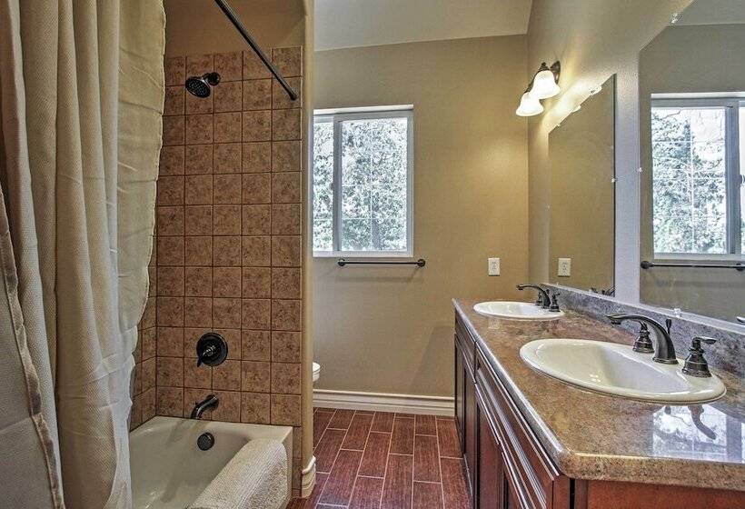 Roomy Home W/ Deck, 5 Mi To Lake Arrowhead Village