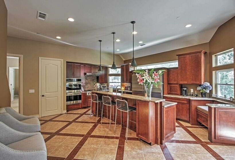 Roomy Home W/ Deck, 5 Mi To Lake Arrowhead Village