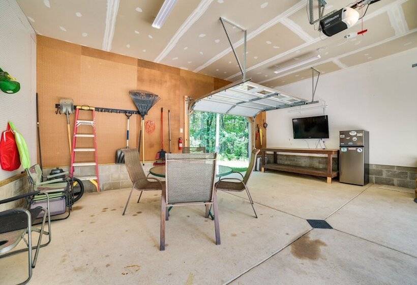 Roscommon Retreat W/ Deck ~ 1 Mile To Higgins Lake