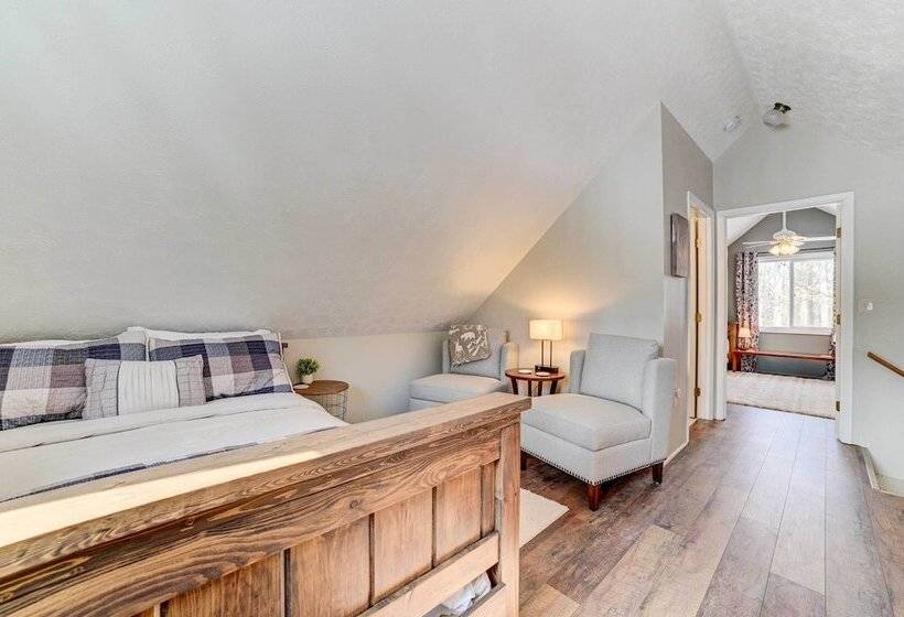 Roscommon Retreat W/ Deck ~ 1 Mile To Higgins Lake