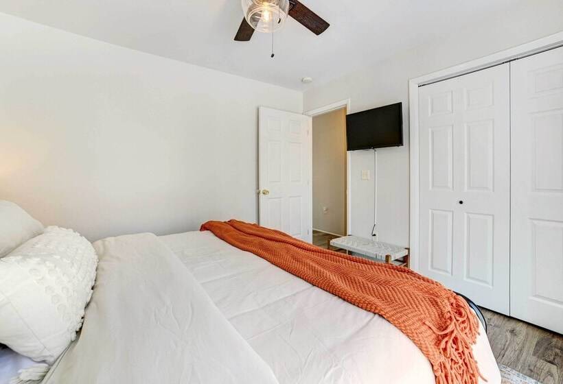 Roscommon Retreat W/ Deck ~ 1 Mile To Higgins Lake