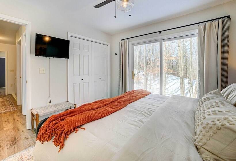 Roscommon Retreat W/ Deck ~ 1 Mile To Higgins Lake