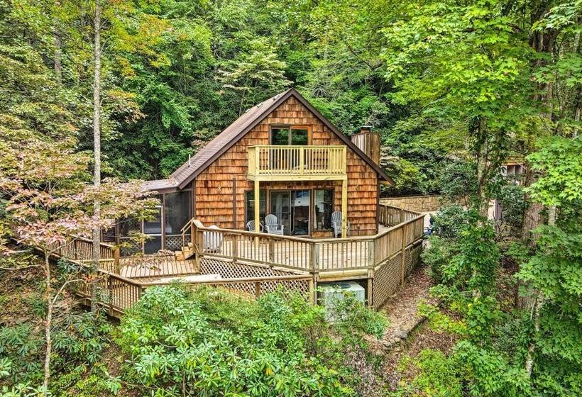 Rustic Sevierville Cabin: Hot Tub & Mountain Views