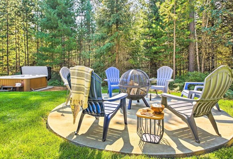 Rustic Chic Woodland Hideaway W/ Hot Tub!