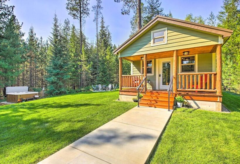 Rustic Chic Woodland Hideaway W/ Hot Tub!