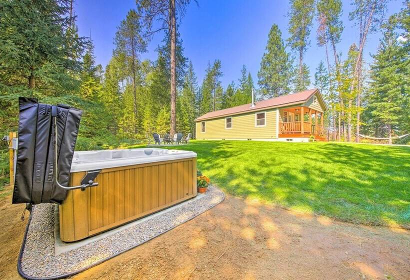 Rustic Chic Woodland Hideaway W/ Hot Tub!