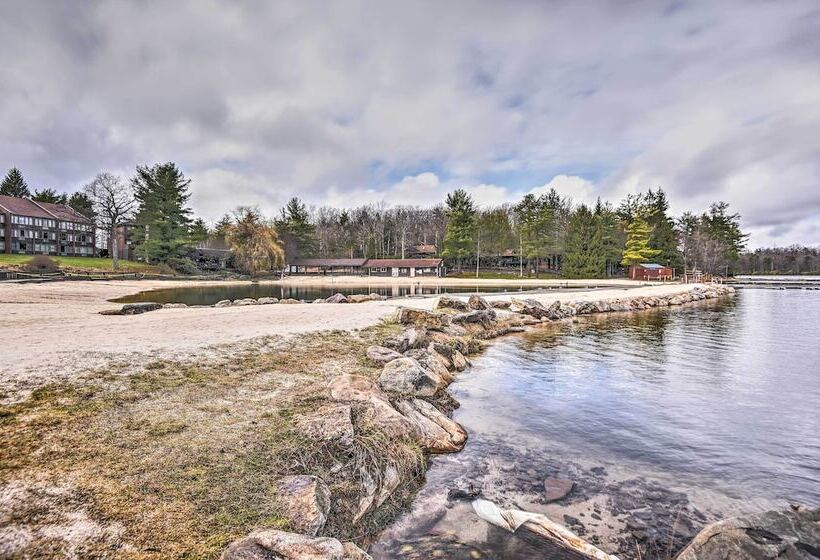 Walk To Lake Harmony: Home W/ Hot Tub & Fire Pit