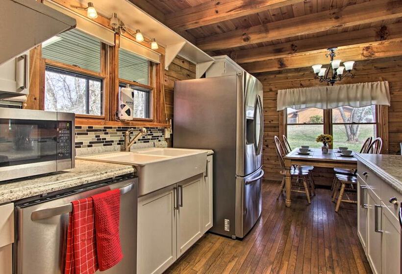 Rustic Cabin W/ Screened Deck: 8 Mi To Dollywood