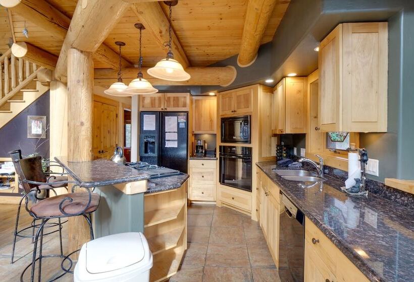 Rustic Cabin W/ Hot Tub & Deck In Breckenridge