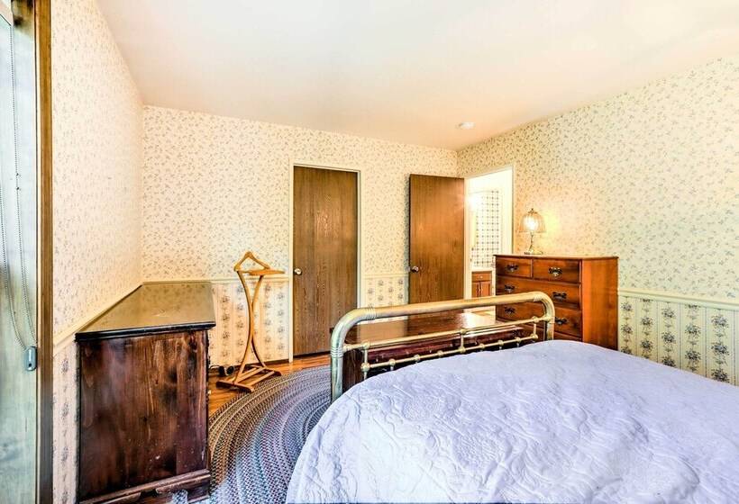 Rustic Riverfront Truckee Cabin W/ Gas Grill!